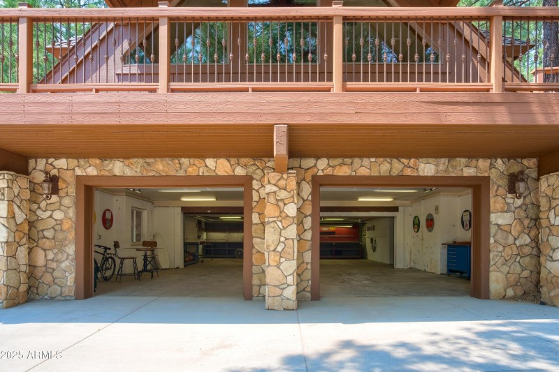 4 car Garage/workshop