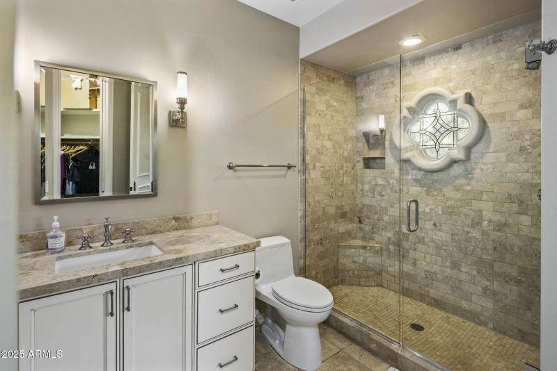 Main House Bedroom #2 ensuite