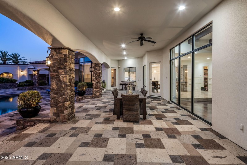 Resort Style Centerpiece Courtyard