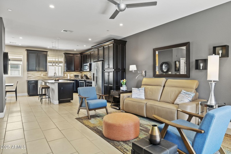 820 N 8th Ave 22 Phoenix - Living to Kit