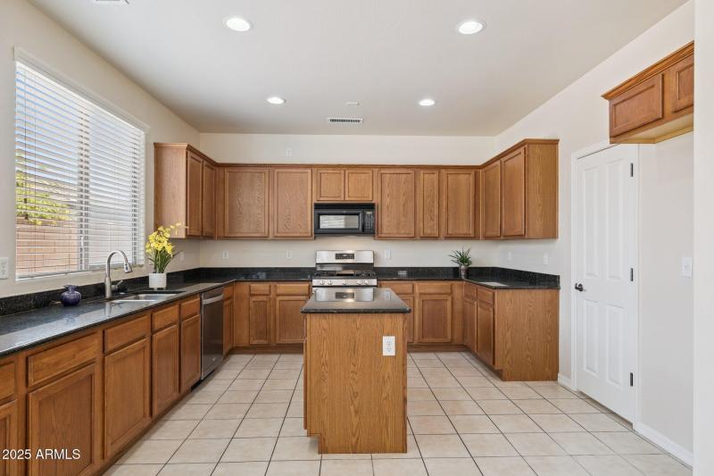 14-web-or-mls-3452-w-florimond-rd