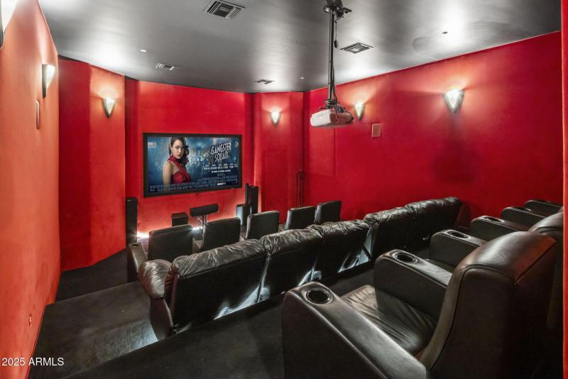 16 Seat Move Theater