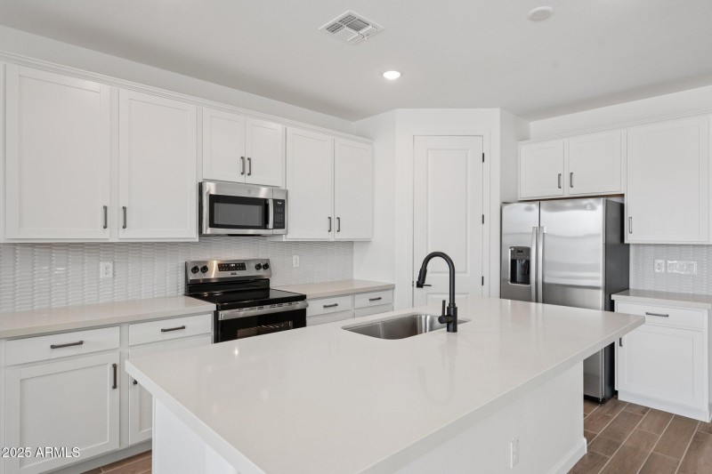 15-web-or-mls-La Senda Dr W-S2007-015