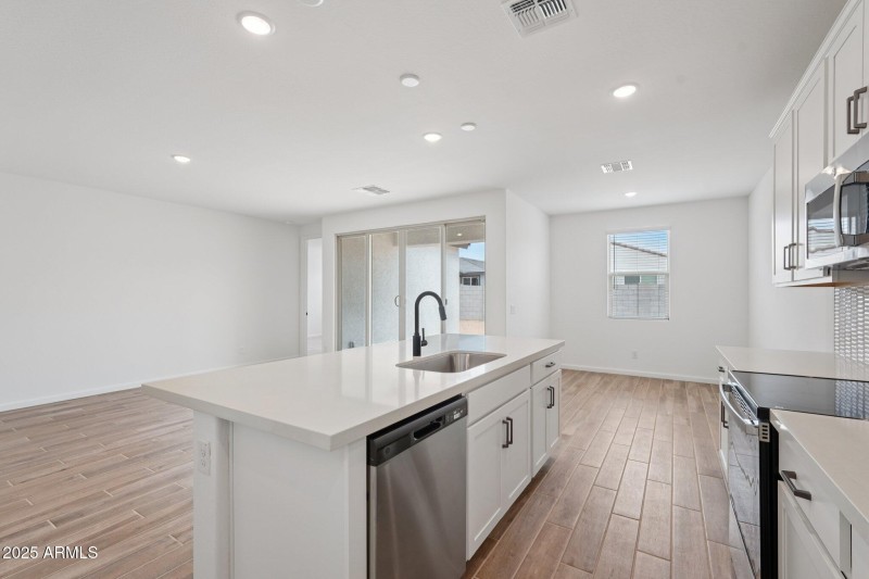 16-web-or-mls-La Senda Dr W-S2007-016