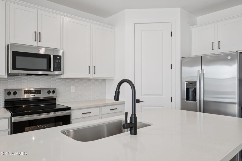 17-web-or-mls-La Senda Dr W-S2007-017