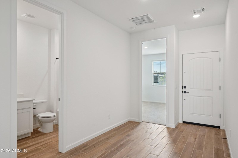 20-web-or-mls-La Senda Dr W-S2007-020