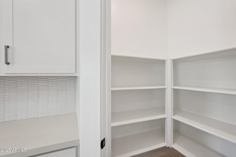 27-web-or-mls-La Senda Dr W-S2007-027