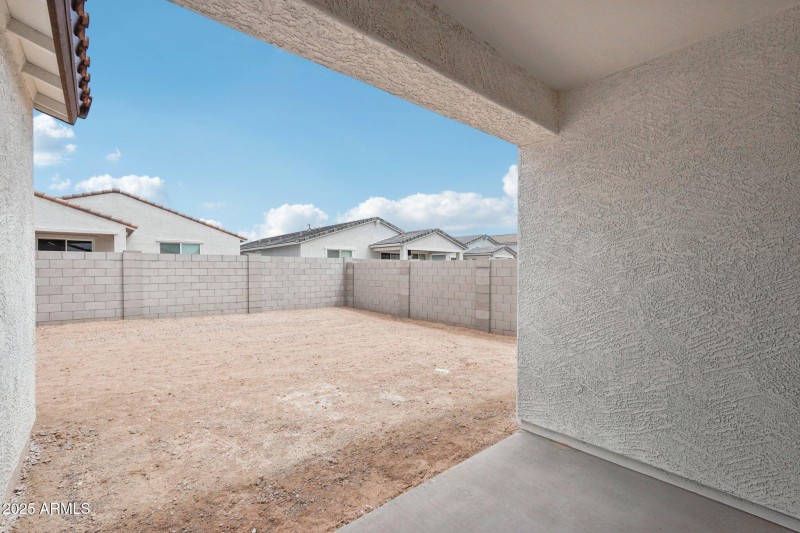 40-web-or-mls-La Senda Dr W-S2007-040