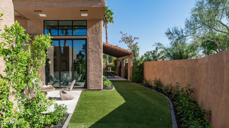 4434 E Camelback Rd Unit 128 Yard