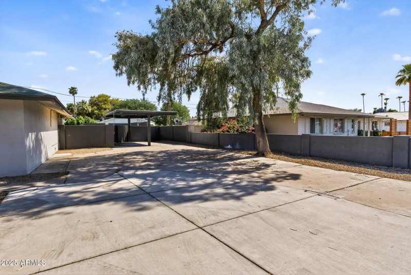 Front driveway & covered parking