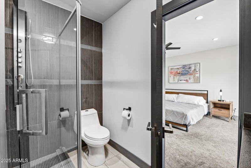 Secondary primary en suite