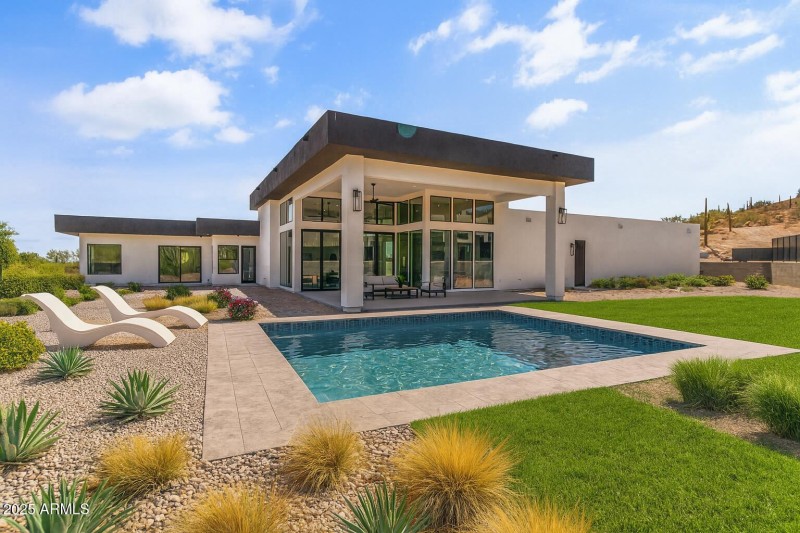 Virtual image Backyard