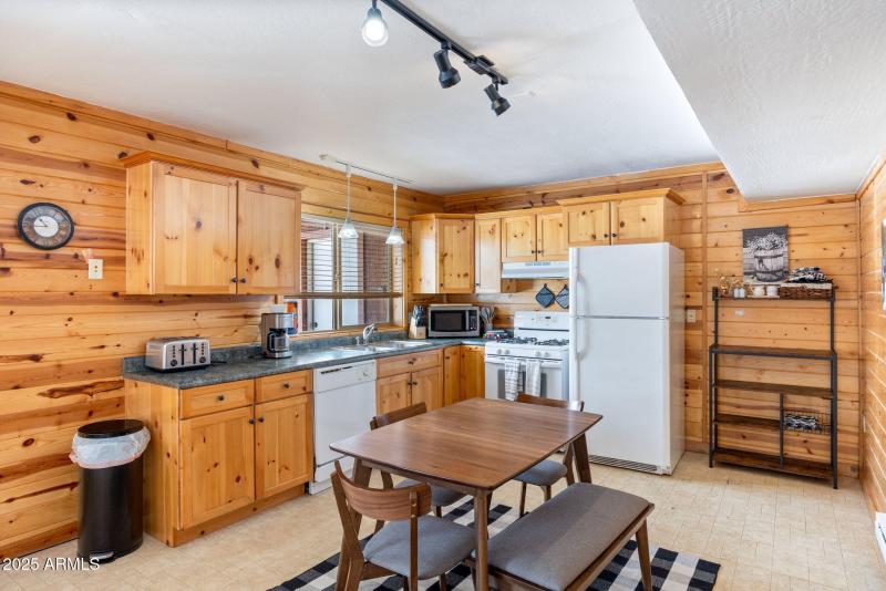 100MainSt-Greer-AZ-37