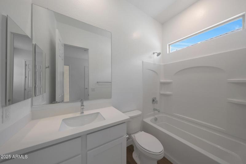 PHX_Landmarke_Lot1203_Crimson_294_bath3