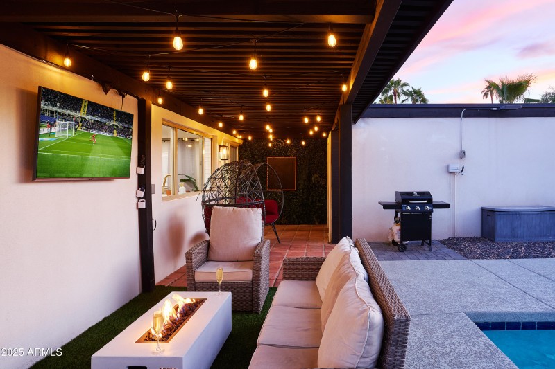 PropertyImageCo_6612EPresidioRd_Twilight