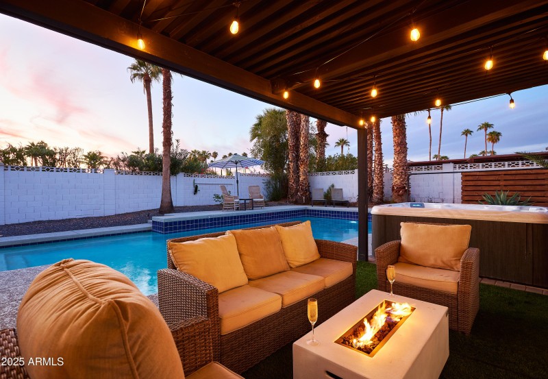 PropertyImageCo_6612EPresidioRd_Twilight