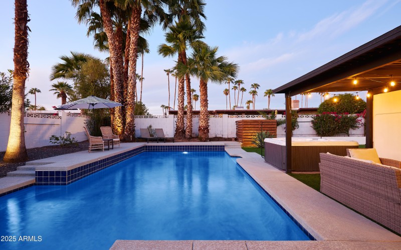 PropertyImageCo_6612EPresidioRd_Twilight