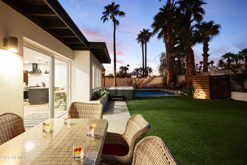 PropertyImageCo_6612EPresidioRd_Twilight