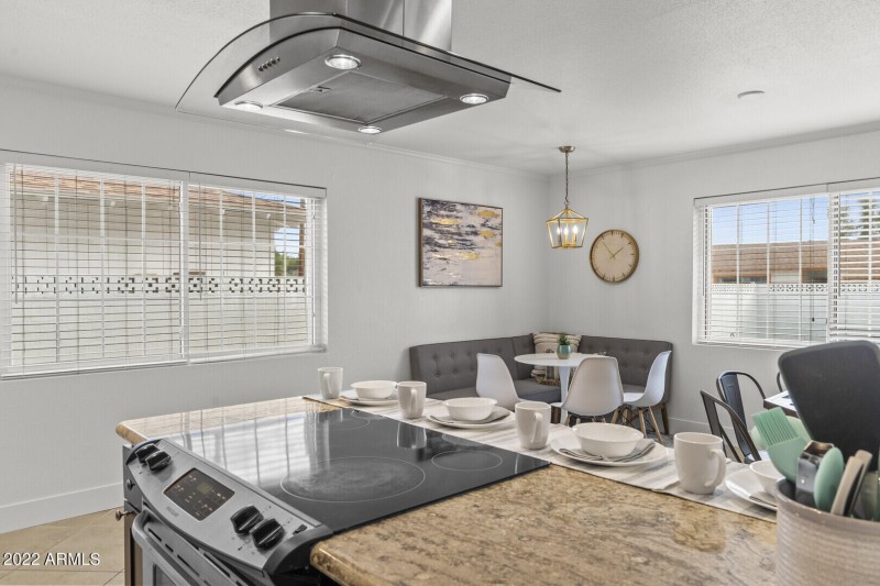 Kitchen Eating Area