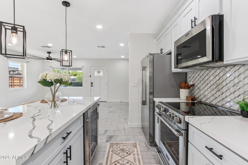 16-web-or-mls-N 20th St-L2207-014