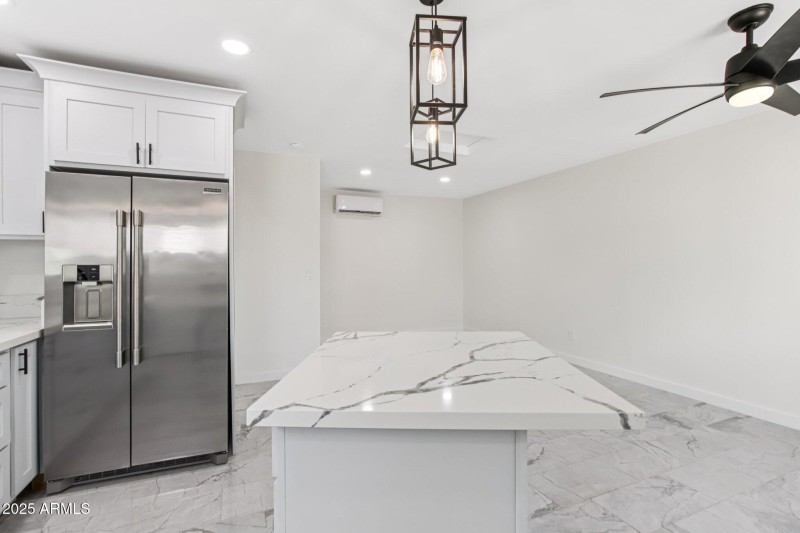 27-web-or-mls-N 20th St-L2207-025