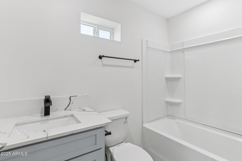 34-web-or-mls-N 20th St-L2207-032