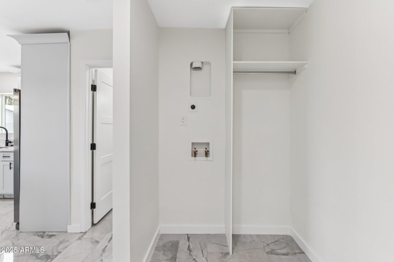 36-web-or-mls-N 20th St-L2207-034