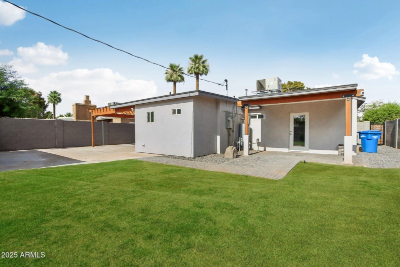 44-web-or-mls-N 20th St-L2207-042