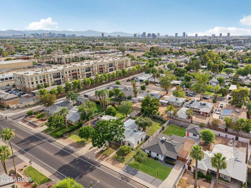 53-web-or-mls-N 20th St-L2207-051