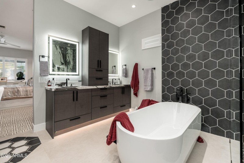 044_Primary Bathroom