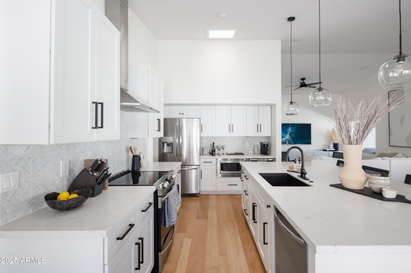 PROPERTYIMAGECO_5502EGrandviewRd_WEB-7