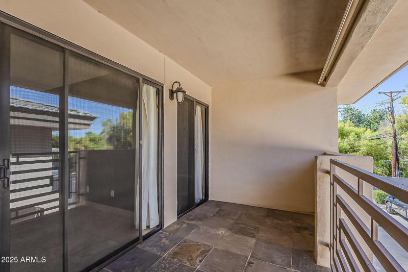 11-web-or-mls-Camelback-11