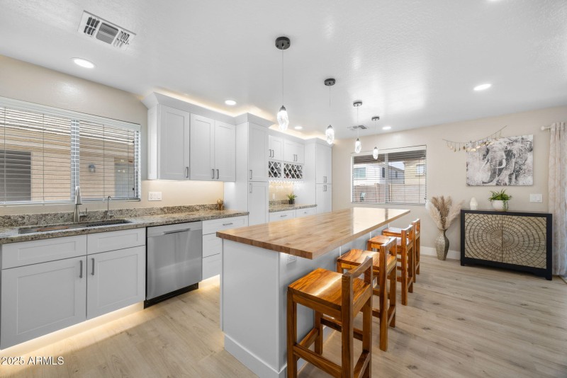 12-web-or-mls-43760-w-magnolia-rd