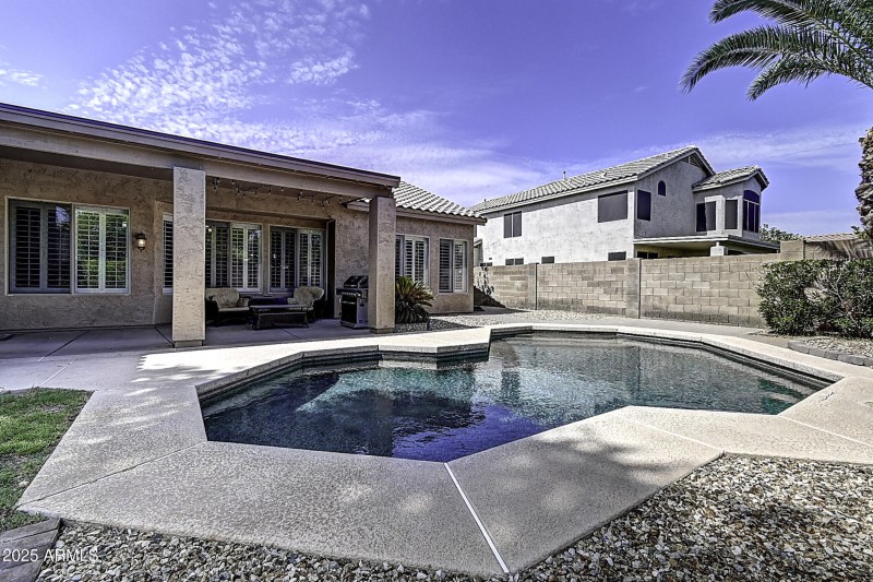 634 W Goldfinch Way (49)