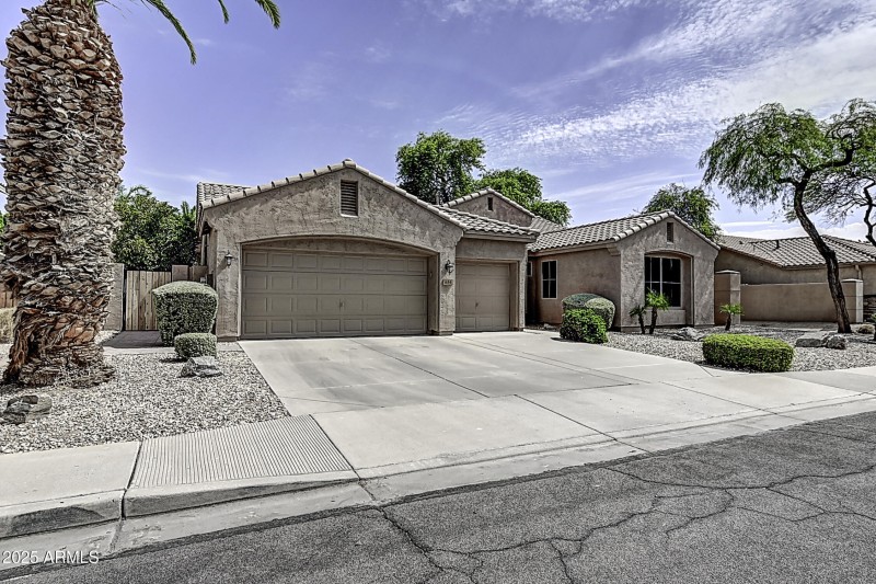 634 W Goldfinch Way (58)