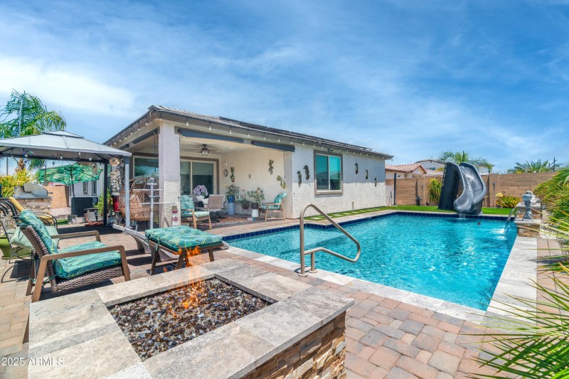 Sparking Pool with Gas Fire Pit