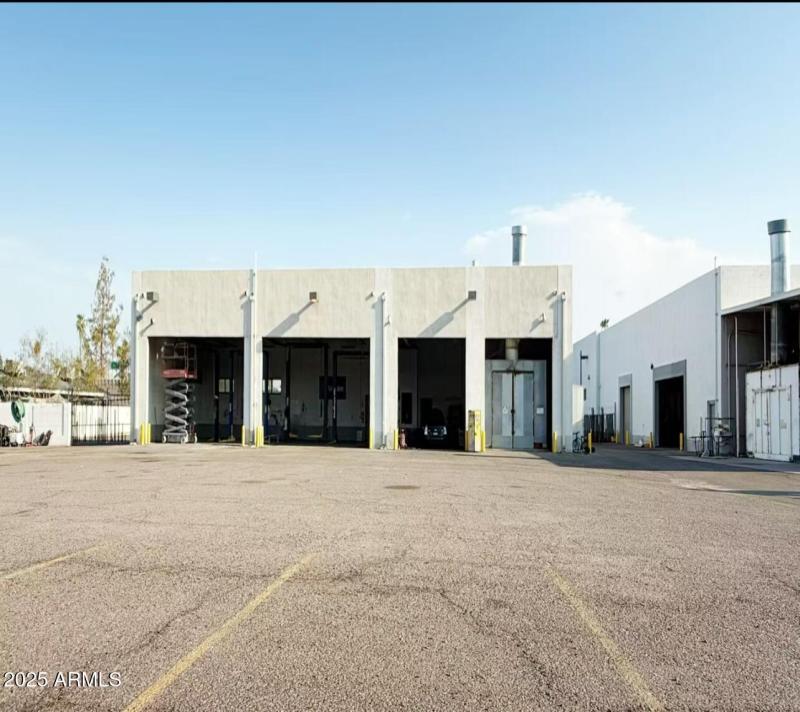 3 Garages and Paint booth