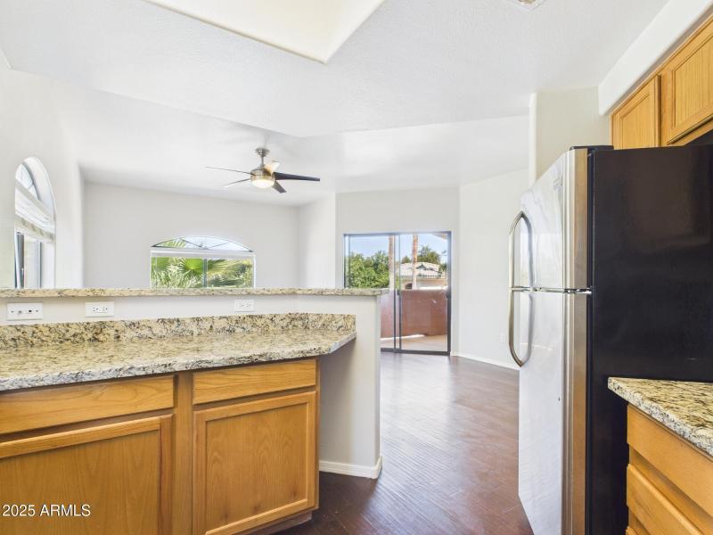 CAM02404G0-PR0127-STILL009