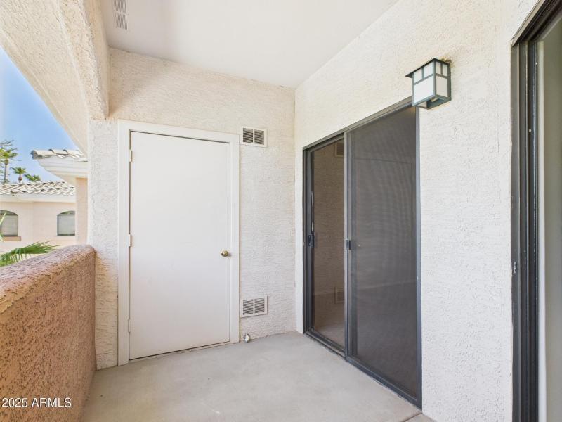 CAM02404G0-PR0127-STILL010