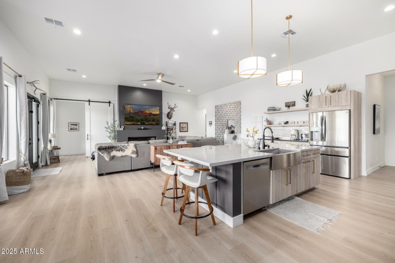 KITCHEN & LIVING ROOM