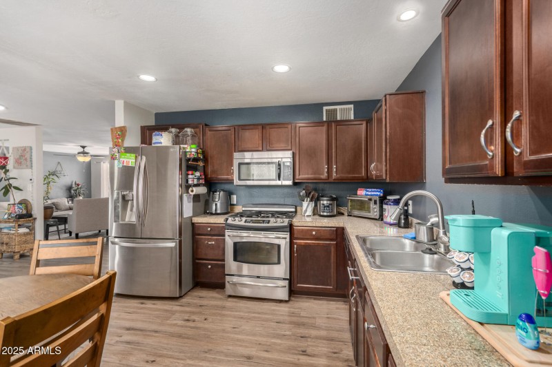 STAINLESS STEEL APPLIANCES