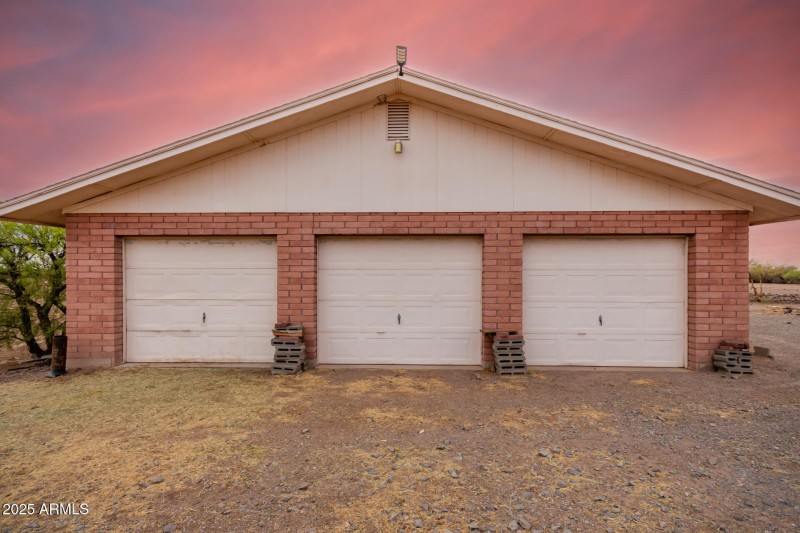 3 Stall Garage / Storage Area!