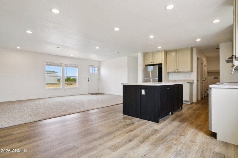 9-web-or-mls-23117-w-duane-ln