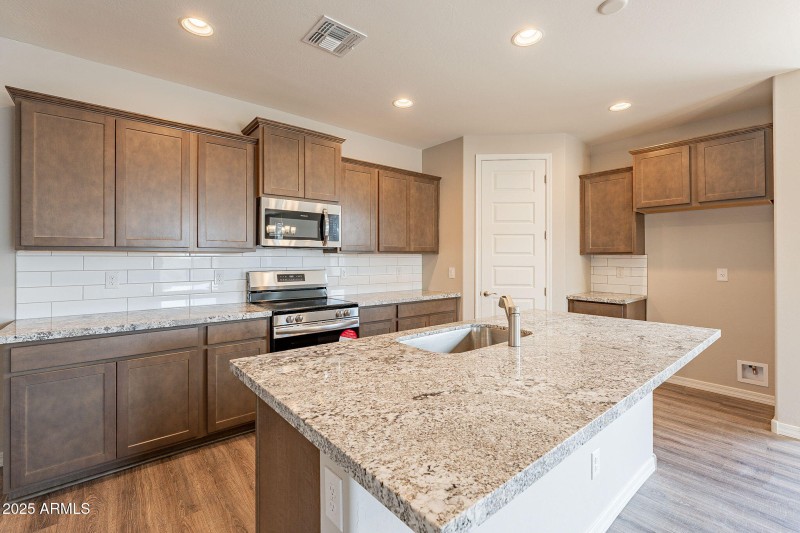 12-web-or-mls-Hilton-12