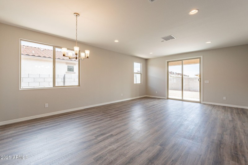 6-web-or-mls-Hilton-6 (2)