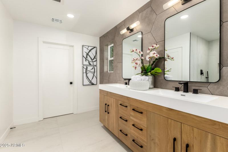 Luxurious Dual Vanity Bathroom