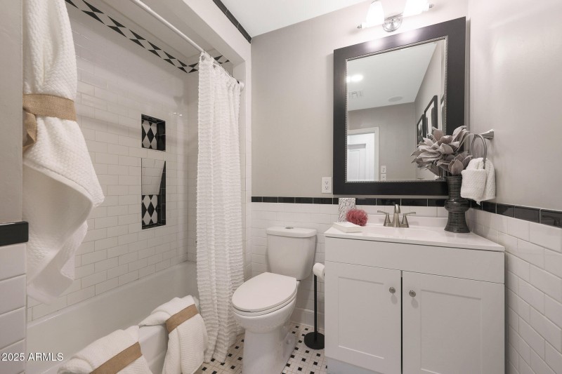 Full Secondary Bathroom