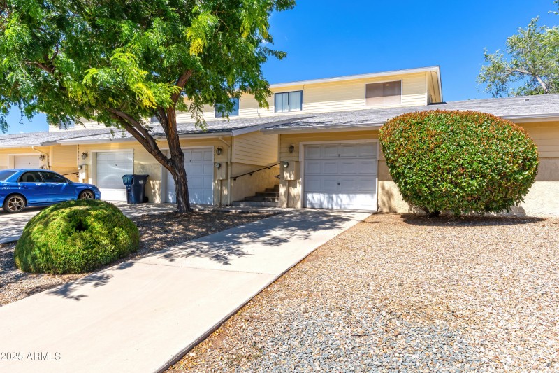 Barzona Exterior - 01