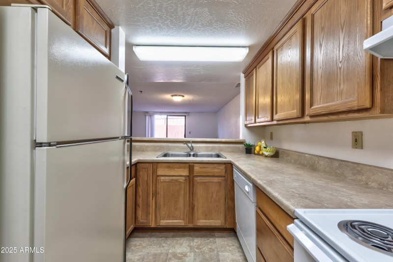 Barzona Interior - 04