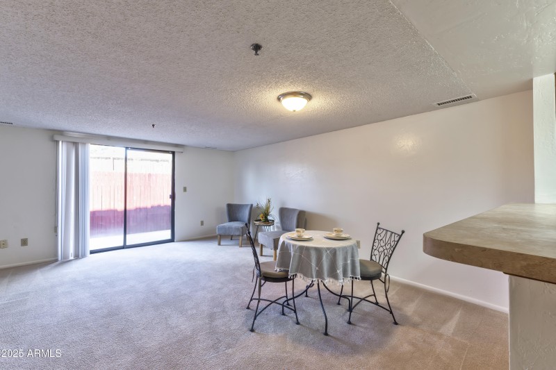 Barzona Interior - 07